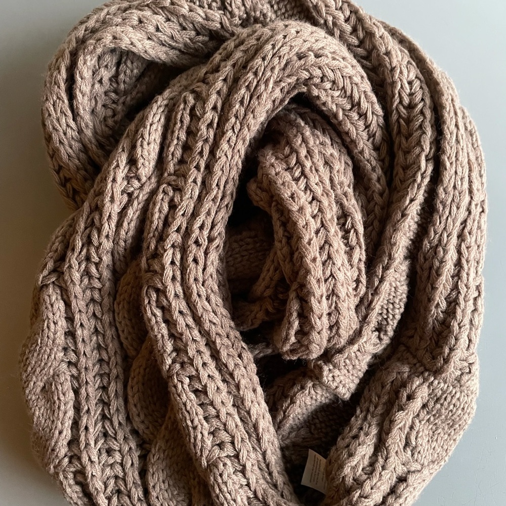 NWOT Just Fab Cable Knit Infinity Scarf